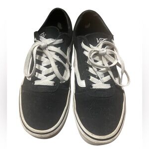 Classic Vans black and white women’s 6.5